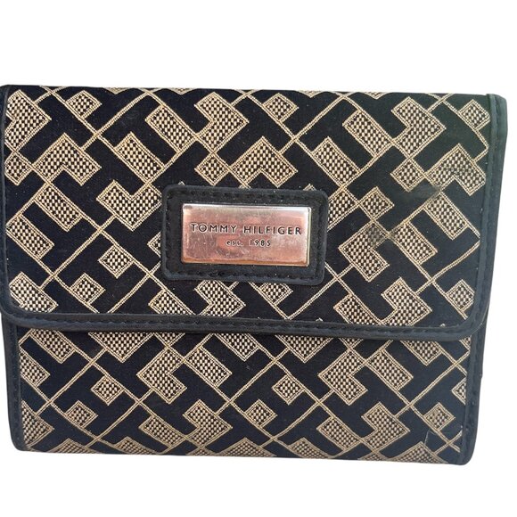 Tommy Hilfiger Monogram Logo Women's Canvas Wallet - Picture 1 of 3